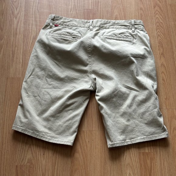 Vintage Altamont Khaki Shorts (2007) - Picture 4 of 4